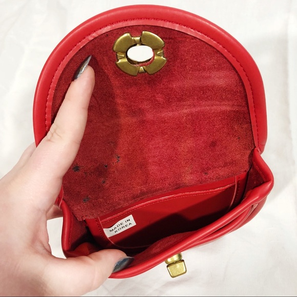 Barbed Wire Leather Turn Lock Convertible Belt Bag - Picture 3 of 4